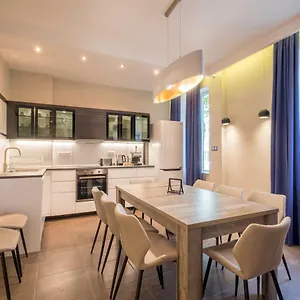 Apartment Cozy 3-bedroom With Stylish Comfort And Chic Decor, Sofia